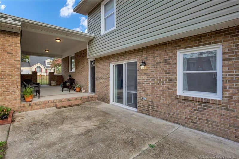 6893 Pin Oak Ln, Fayetteville, NC 28314
