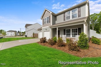 69 Curling Creek Dr, Clayton, NC 27527
