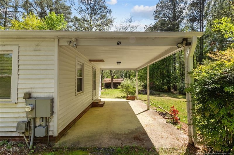 69 Parrish Ln, Sanford, NC 27330