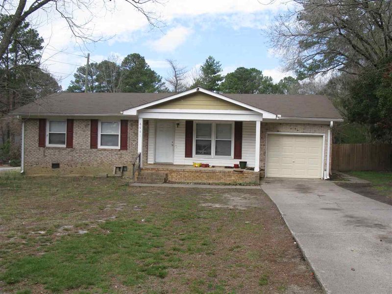 6901 Carlton Dr, Raleigh, NC 27616