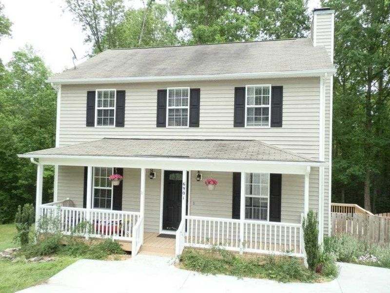 6901 Longridge Dr, Raleigh, NC 27603