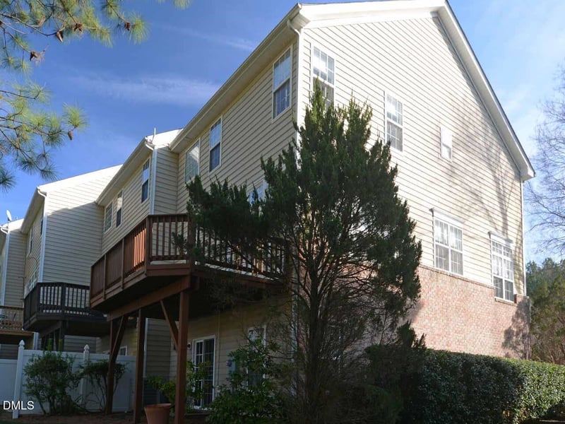 6901 Middleboro Dr, Raleigh, NC 27612