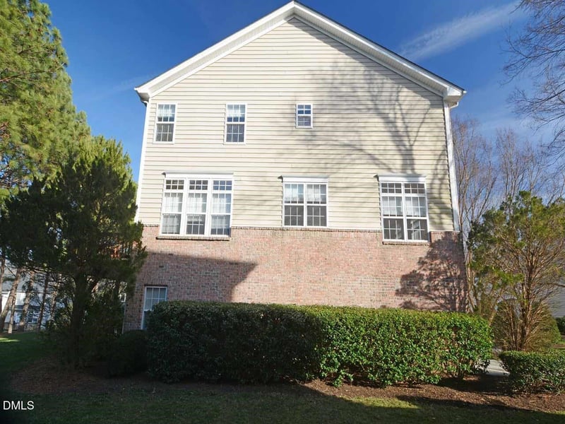 6901 Middleboro Dr, Raleigh, NC 27612