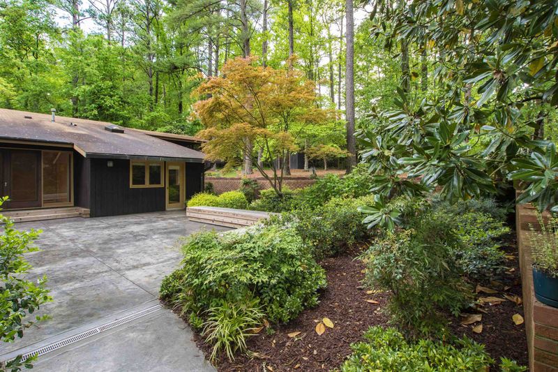 6904 Woodmere Dr, Raleigh, NC 27612