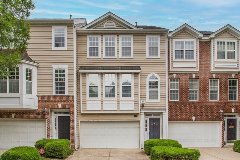 6905 Middleboro Dr, Raleigh, NC 27612