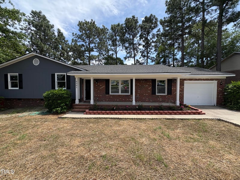 6905 Pine Creek Ct, Fayetteville, NC 28314