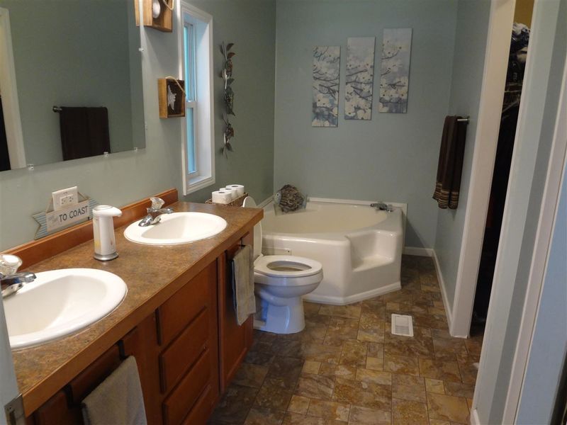 6907 Little Creek Rd, Zebulon, NC 27597