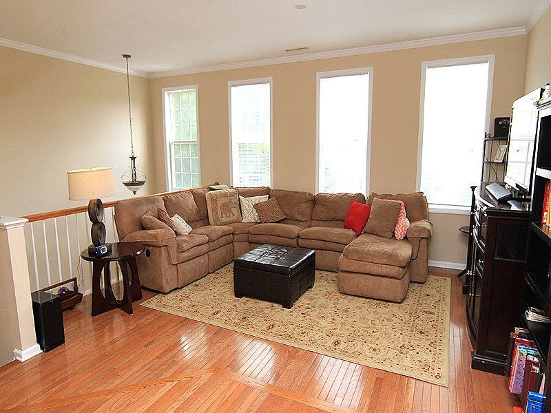 6907 Middleboro Dr, Raleigh, NC 27612
