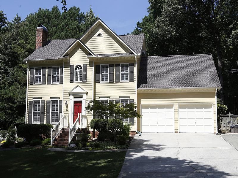 6907 Valley Dr, Raleigh, NC 27612