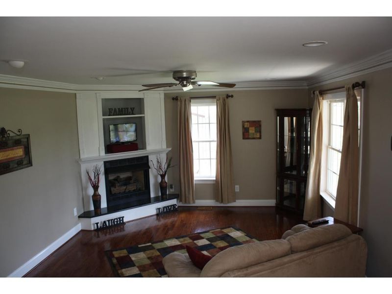 6909 Bowman Rd, Mebane, NC 27302
