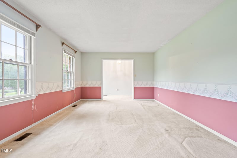 6909 Hickory Dr, Raleigh, NC 27603