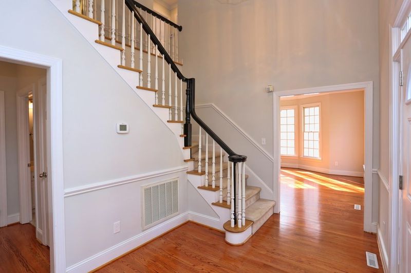 6909 Knotty Pine Dr, Chapel Hill, NC 27517