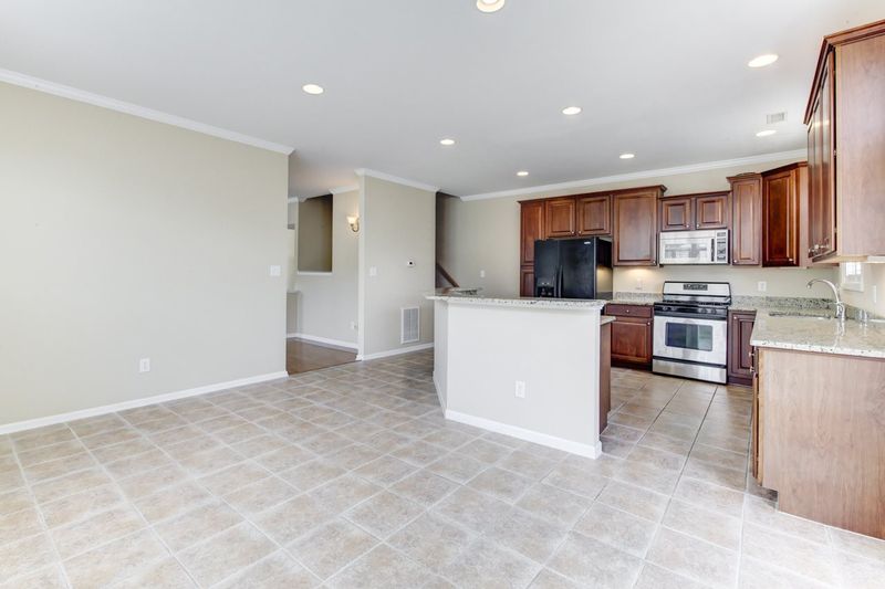 6911 Middleboro Dr, Raleigh, NC 27612