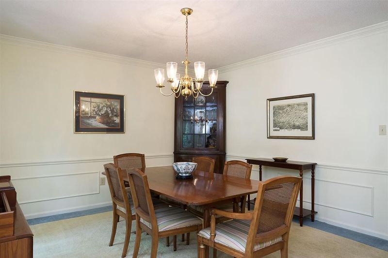 6916 Valley Dr, Raleigh, NC 27612