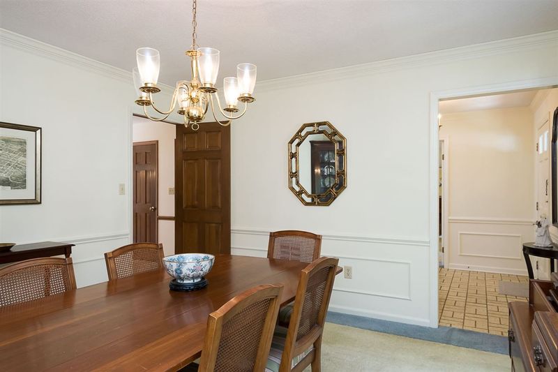 6916 Valley Dr, Raleigh, NC 27612