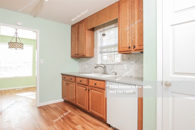 6920 Longridge Dr, Raleigh, NC 27603