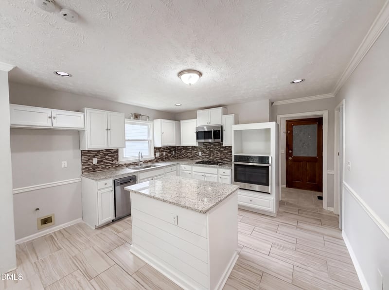 6921 Bone Creek Dr, Fayetteville, NC 28314