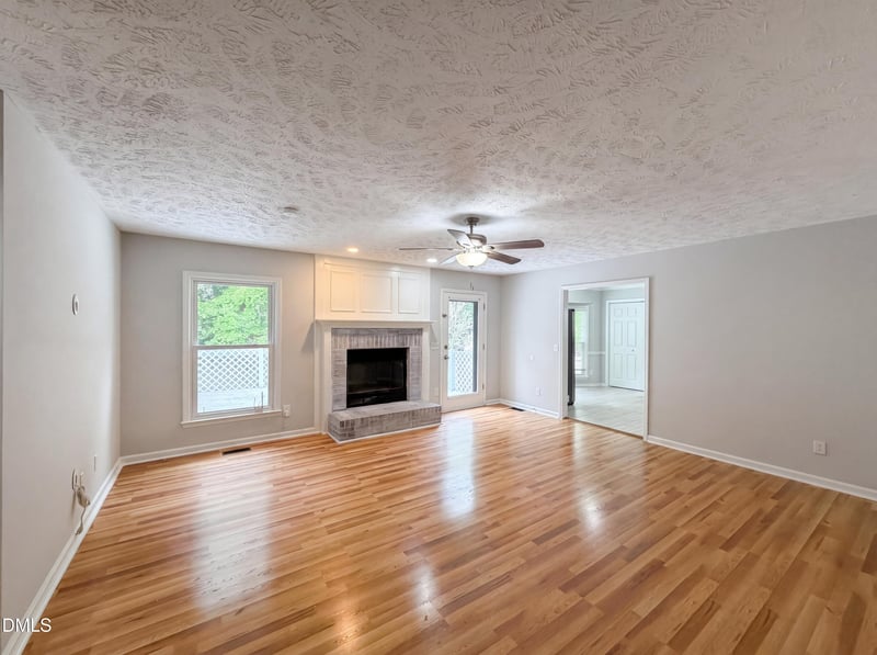 6921 Bone Creek Dr, Fayetteville, NC 28314