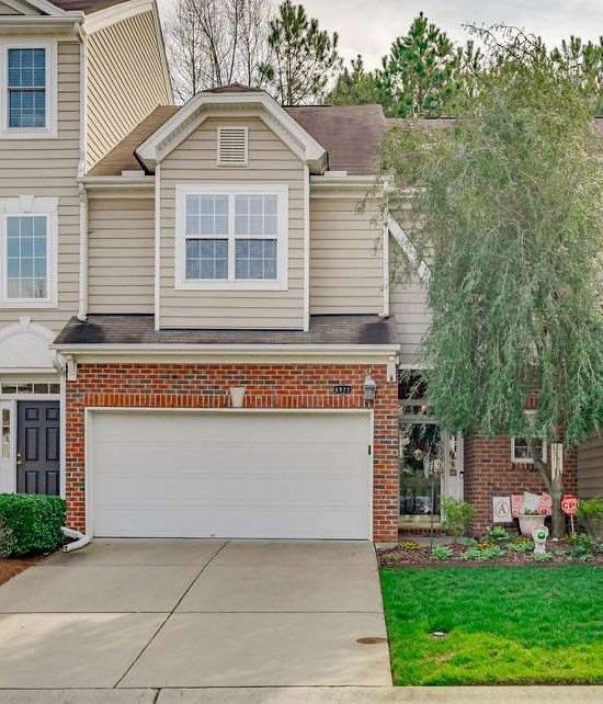 6922 Middleboro Dr, Raleigh, NC 27612