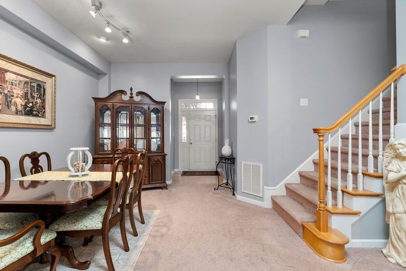 6922 Middleboro Dr, Raleigh, NC 27612