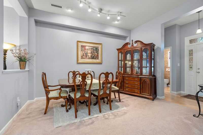 6922 Middleboro Dr, Raleigh, NC 27612