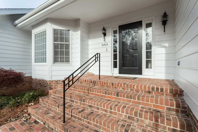 6924 Knotty Pine Dr, Chapel Hill, NC 27517
