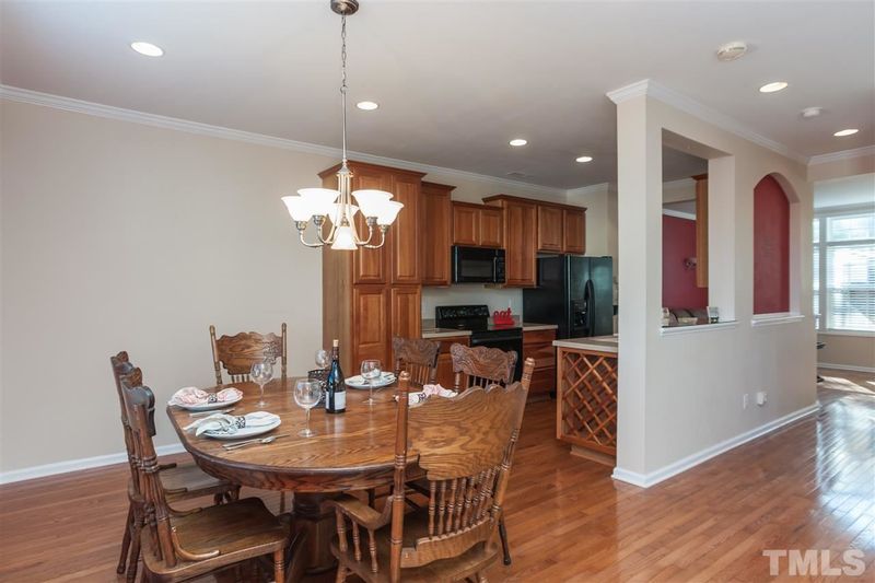 6924 Middleboro Dr, Raleigh, NC 27612