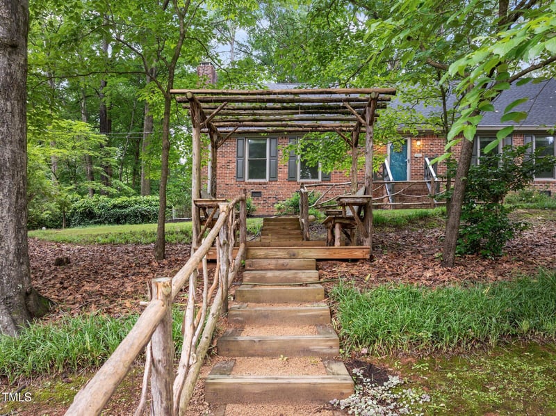 6925 Valley Lake Dr, Raleigh, NC 27612