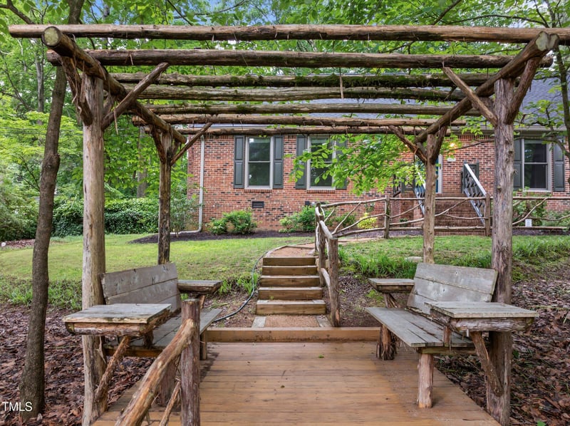6925 Valley Lake Dr, Raleigh, NC 27612