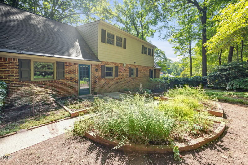 6925 Valley Lake Dr, Raleigh, NC 27612
