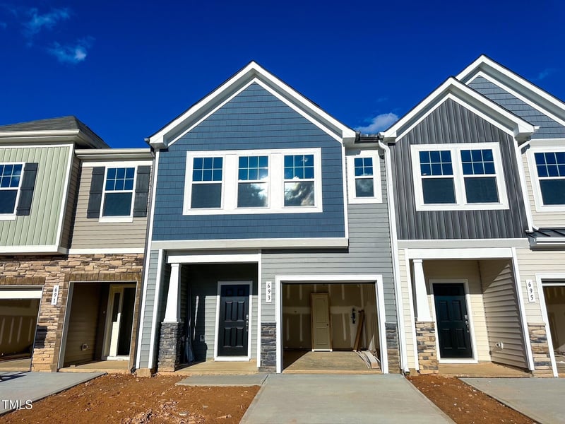 693 Leland Hill Cir, Zebulon, NC 27597