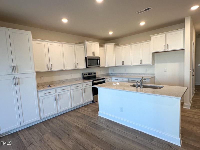 693 Leland Hill Cir, Zebulon, NC 27597