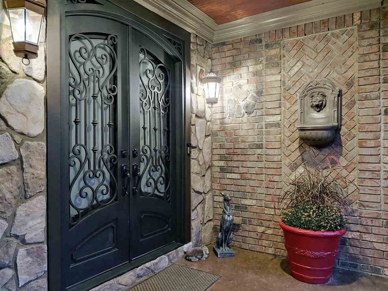 6932 Darcy Ln, Raleigh, NC 27606