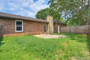 6941 Melbourne Dr, Fayetteville, NC 28314
