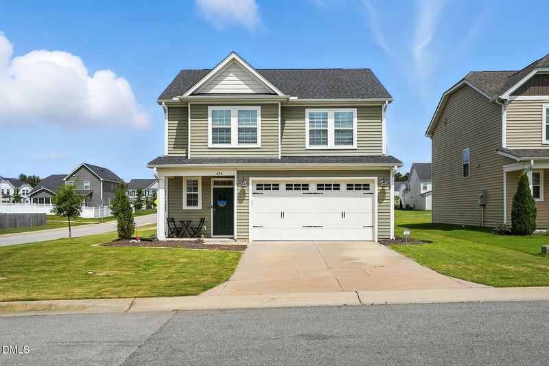 696 Crestdale Dr, Clayton, NC 27520