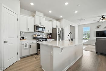 696 Crestdale Dr, Clayton, NC 27520