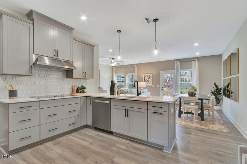 6972 Doddridge Ln, Cary, NC 27519