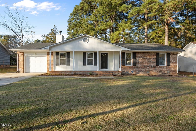 6982 Melbourne Dr, Fayetteville, NC 28314