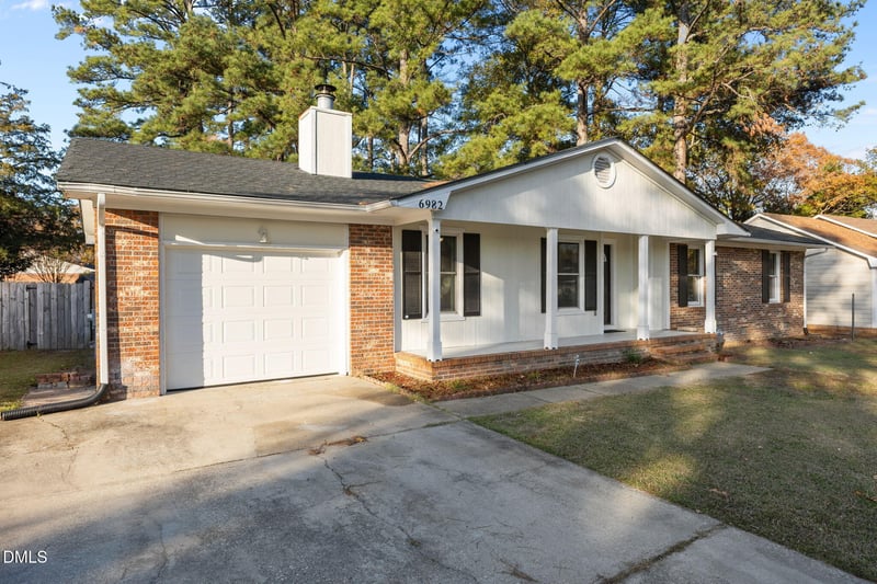 6982 Melbourne Dr, Fayetteville, NC 28314