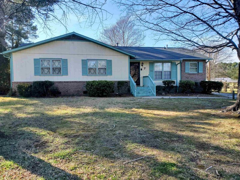 7 Bridle Pl, Durham, NC 27704
