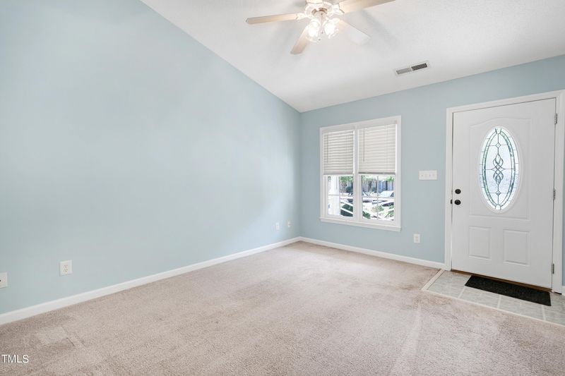 7 Crystal Oaks Ct, Durham, NC 27707