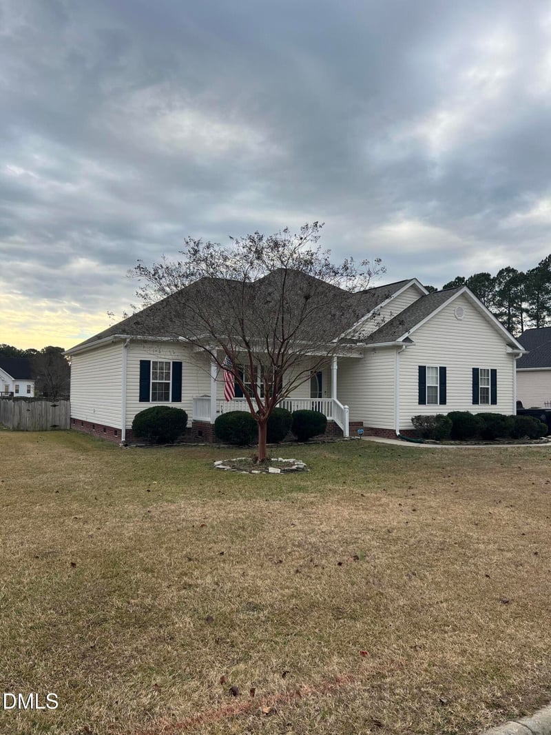 7 Edgewater Dr, Smithfield, NC 27577