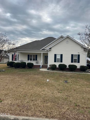 7 Edgewater Dr, Smithfield, NC 27577