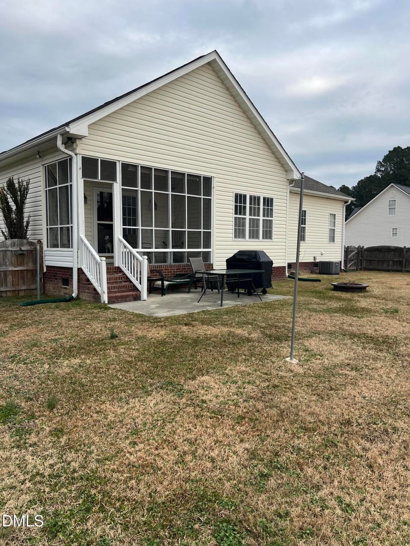 7 Edgewater Dr, Smithfield, NC 27577