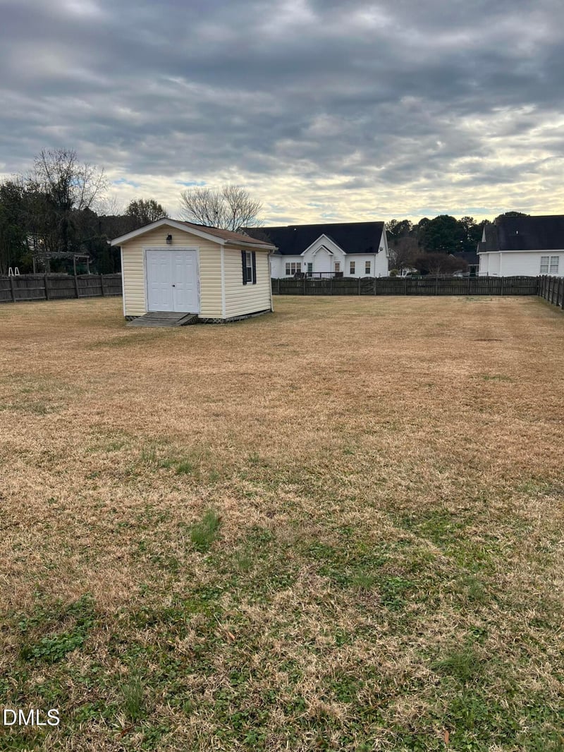 7 Edgewater Dr, Smithfield, NC 27577