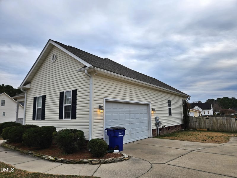 7 Edgewater Dr, Smithfield, NC 27577