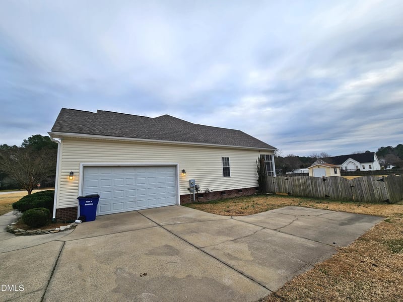 7 Edgewater Dr, Smithfield, NC 27577