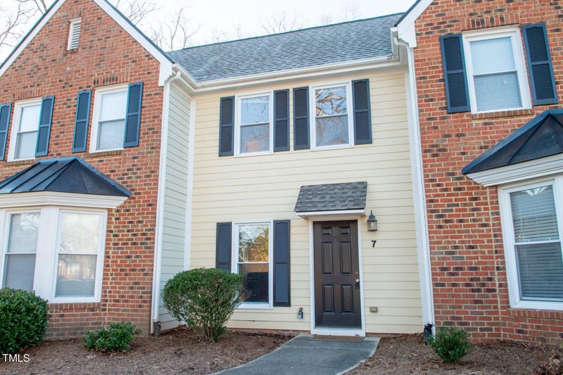7 Forest Glen Dr, Chapel Hill, NC 27517