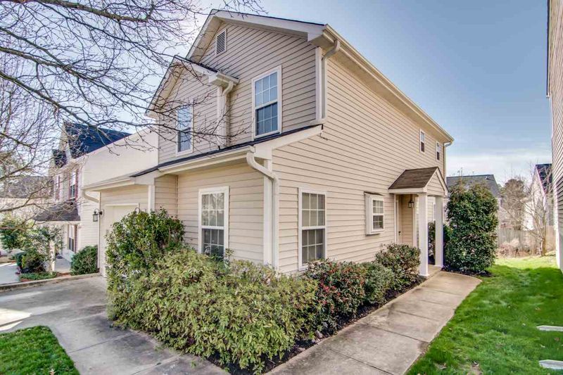 7 Grosbeak Ln, Durham, NC 27713