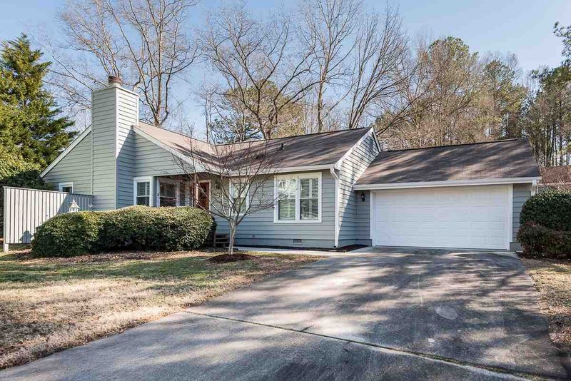 7 Heather Ct, Chapel Hill, NC 27517